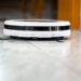 Robotický vysavač uklízí podlahu – srovnání Roborock a iRobot Roomba