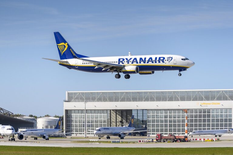 Wizz Air vs Ryanair – zavazadla a poplatky