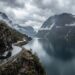 Severský fjord se silnicí podél vody